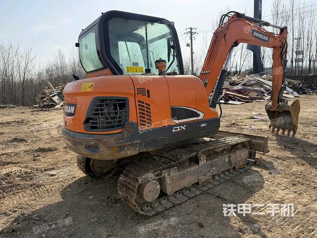 整機(jī)右后45°(整機(jī)外觀) 整機(jī)右后45°(整機(jī)外觀)