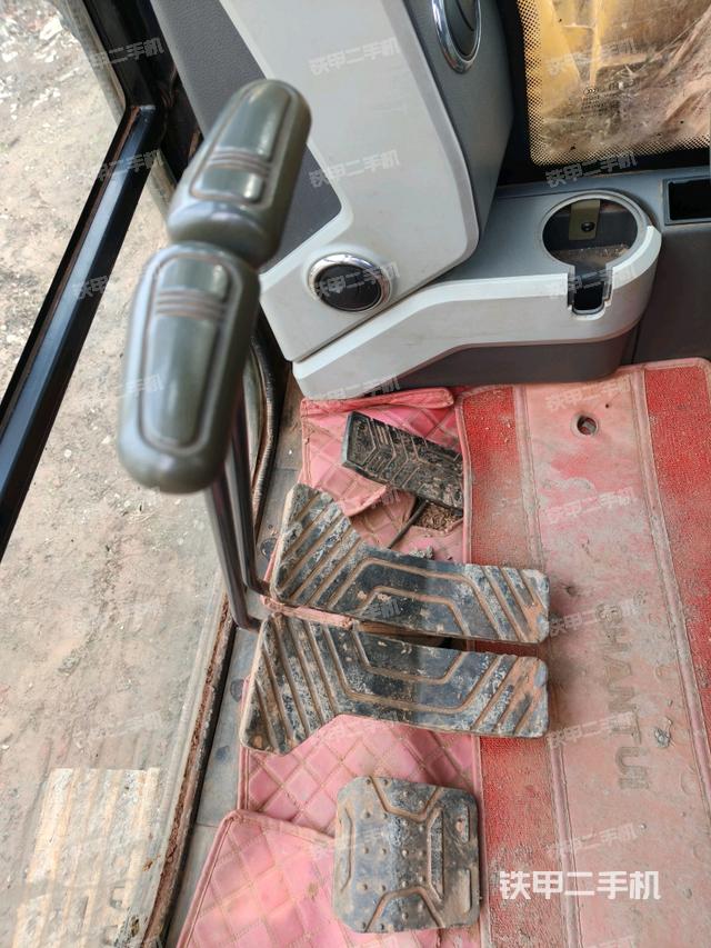 座椅右側(cè)控制臺/鑰匙門/油門/含右手柄（駕駛室部分）