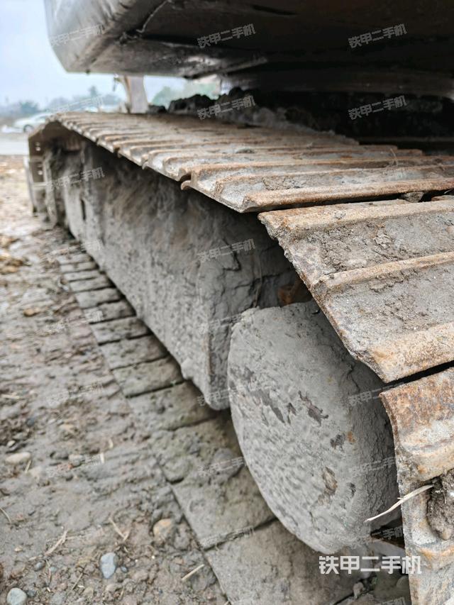 右驅(qū)動輪（行走機(jī)構(gòu)）