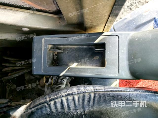 座椅左側(cè)控制臺(tái)/音響/含左手柄(駕駛室部分) 座椅左側(cè)控制臺(tái)/音響/含左手柄(駕駛室部分)