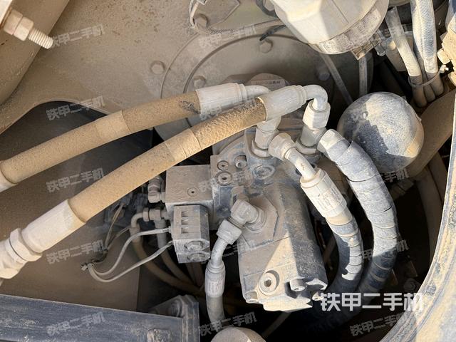 液壓泵艙室正面整體(整機(jī)外觀) 液壓泵艙室正面整體(整機(jī)外觀)