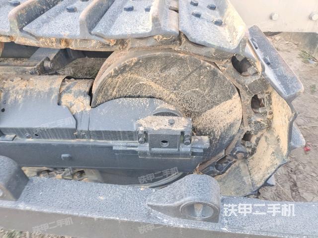 右引導(dǎo)輪（推土機(jī)底盤及工作裝置）