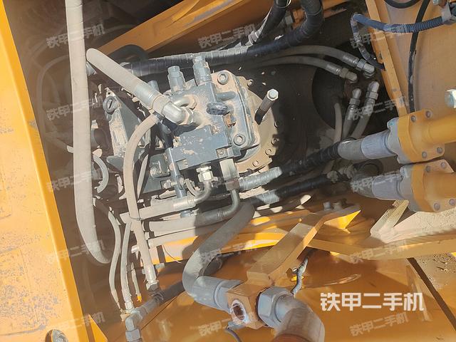 回转马达和主控阀（整机外观）