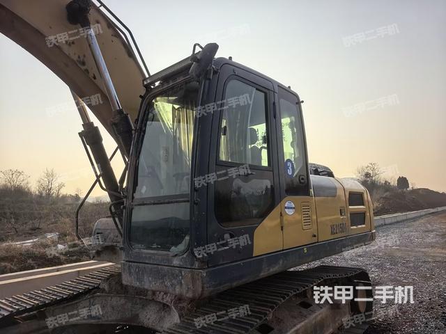 駕駛室左前45度(駕駛室部分) 駕駛室左前45度(駕駛室部分)