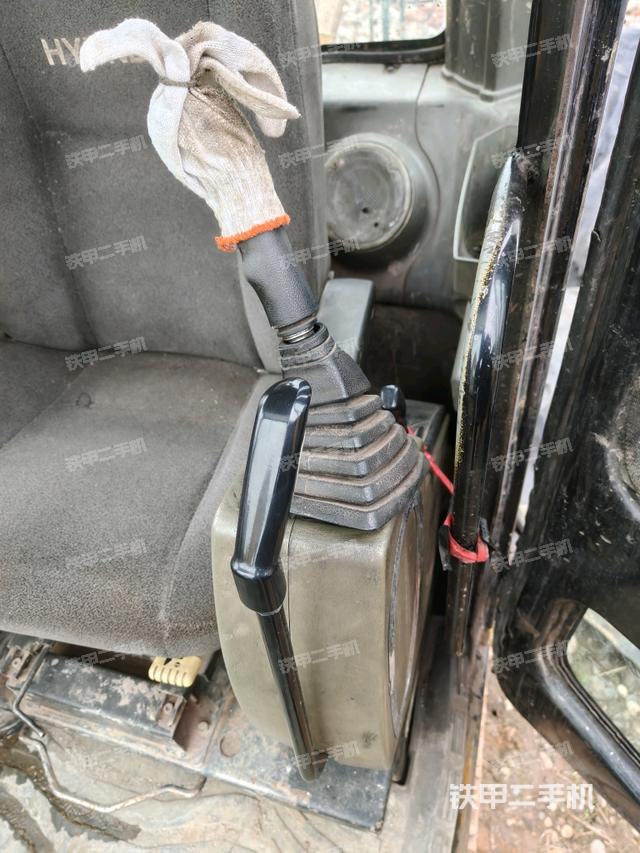 座椅左側(cè)控制臺(tái)/音響/含左手柄(駕駛室部分) 座椅左側(cè)控制臺(tái)/音響/含左手柄(駕駛室部分)