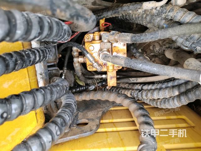 發(fā)動(dòng)機(jī)室（上車(chē)部件）