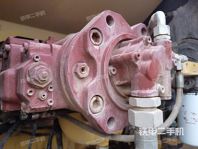 液壓泵艙室正面整體（整機(jī)外觀）