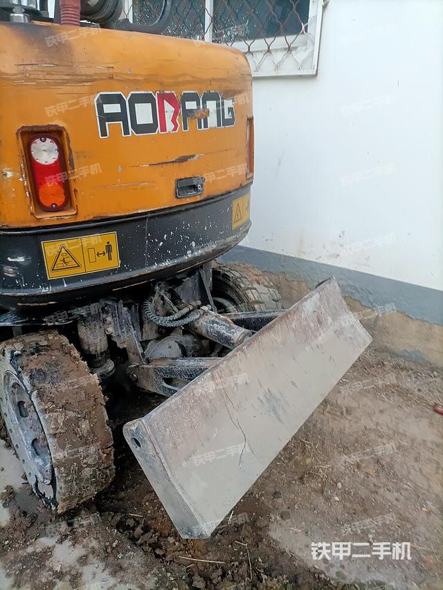 單側(cè)履帶整體（整機(jī)外觀）