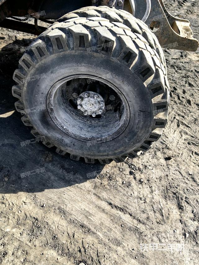 左驅(qū)動(dòng)輪(行走機(jī)構(gòu)) 左驅(qū)動(dòng)輪(行走機(jī)構(gòu))