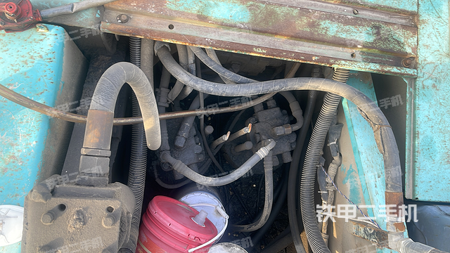 回转马达和主控阀（整机外观）