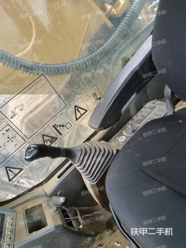 座椅右側(cè)控制臺(tái)/鑰匙門/油門/含右手柄（駕駛室部分）