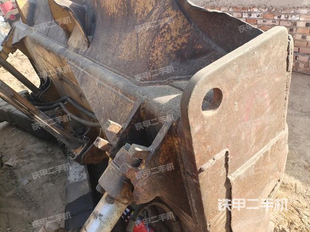 推土鏟左后(推土機(jī)底盤及工作裝置) 推土鏟左后(推土機(jī)底盤及工作裝置)