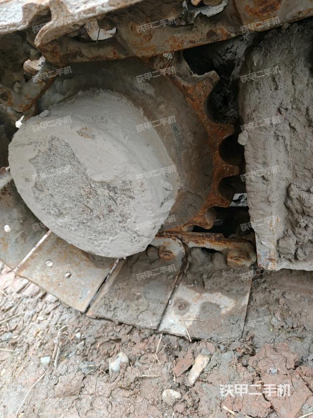 左驅(qū)動輪（行走機(jī)構(gòu)）