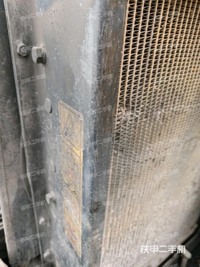 轉(zhuǎn)盤(pán)和下車(chē)架正前(工作和回轉(zhuǎn)裝置) 轉(zhuǎn)盤(pán)和下車(chē)架正前(工作和回轉(zhuǎn)裝置)