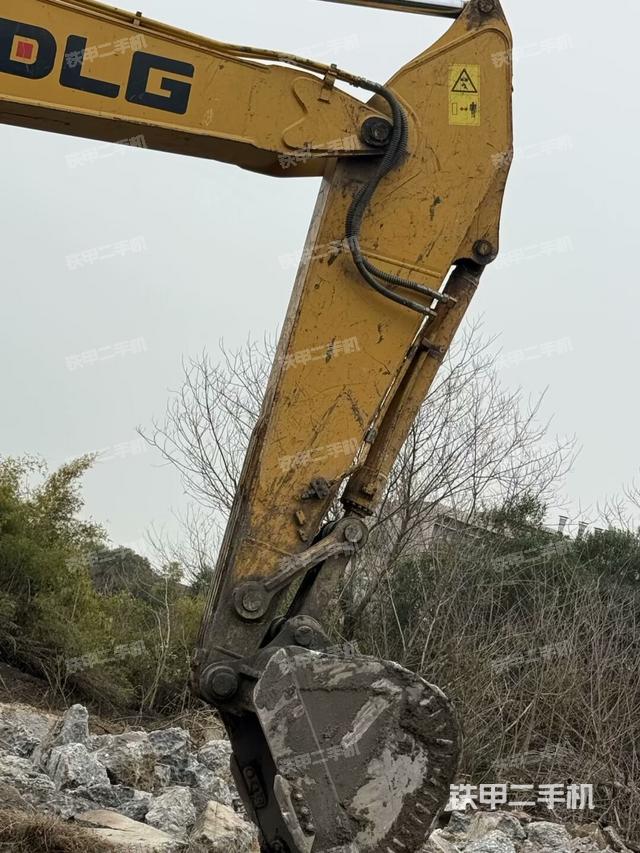 大臂油缸整體?豎拍(工作和回轉(zhuǎn)裝置) 大臂油缸整體?豎拍(工作和回轉(zhuǎn)裝置)