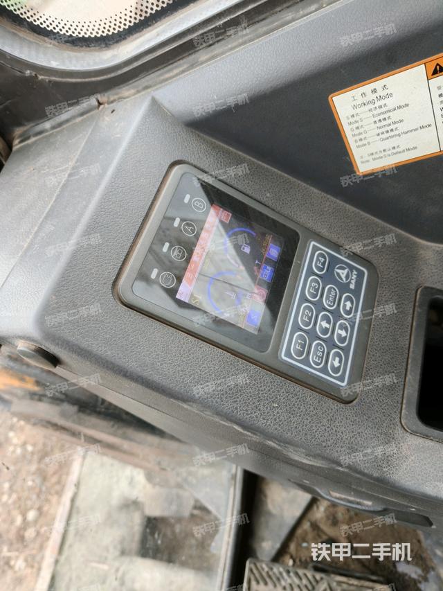 座椅右側(cè)控制臺/鑰匙門/油門/含右手柄（駕駛室部分）