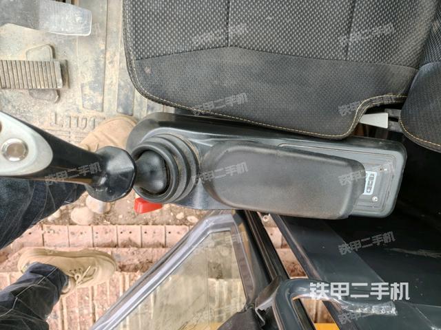 座椅右側(cè)控制臺(tái)/鑰匙門/油門/含右手柄（駕駛室部分）