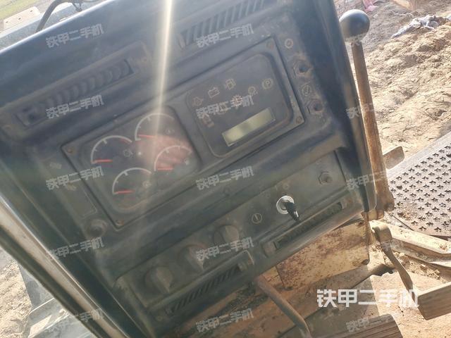 操作手柄左(推土機(jī)駕駛室) 操作手柄左(推土機(jī)駕駛室)