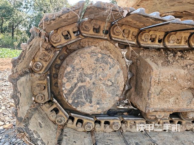 右驅(qū)動輪（行走機(jī)構(gòu)）