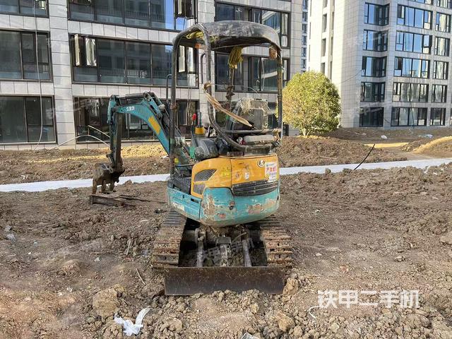 驾驶室顶部（整机外观）