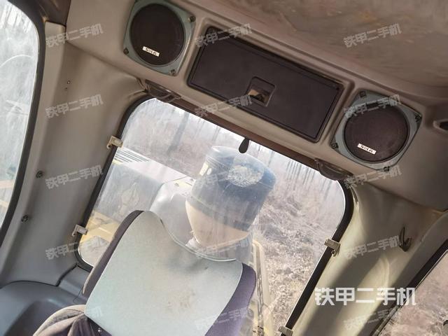 駕駛室整體(整機(jī)外觀) 駕駛室整體(整機(jī)外觀)