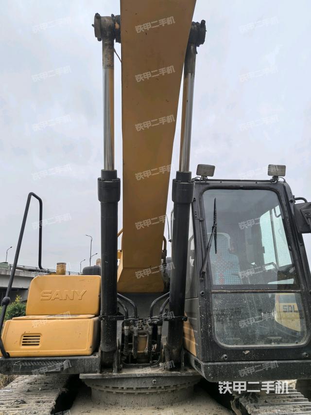 大臂油缸整體?豎拍（工作和回轉(zhuǎn)裝置）