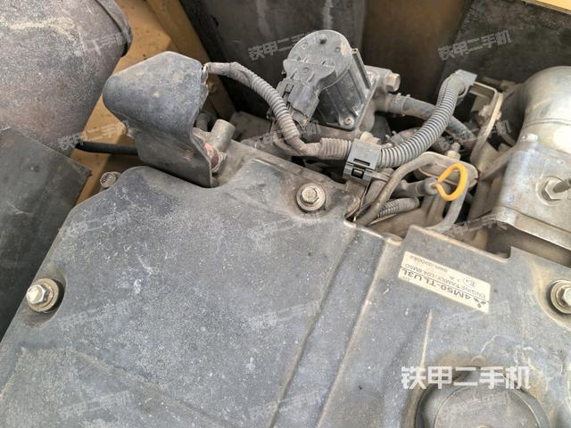 氣門(mén)室蓋螺絲特寫(xiě)（上車(chē)部件）