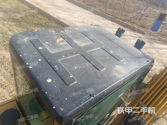駕駛室頂部(整機外觀) 駕駛室頂部(整機外觀)