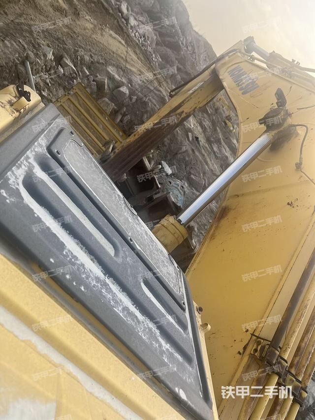 大臂油缸整体 竖拍（工作和回转装置）