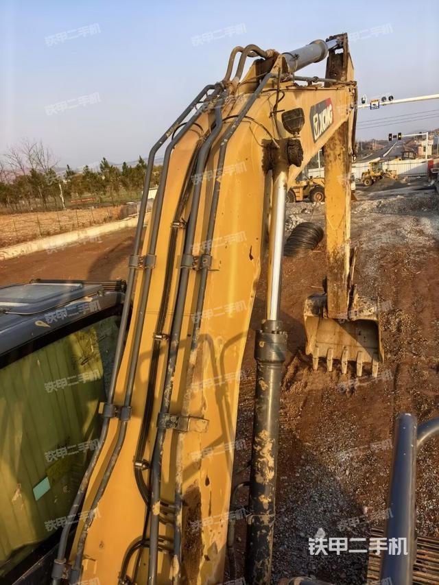 大臂背部俯視(工作和回轉(zhuǎn)裝置) 大臂背部俯視(工作和回轉(zhuǎn)裝置)