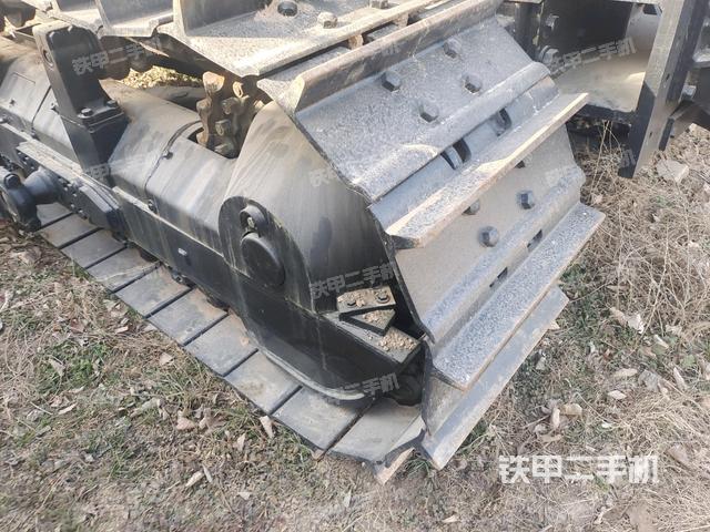 松土器全景（推土機(jī)底盤及工作裝置）