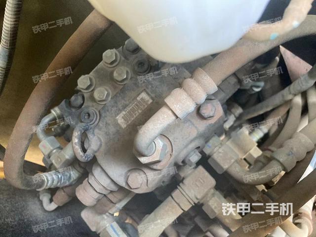 回转马达和主控阀（整机外观）