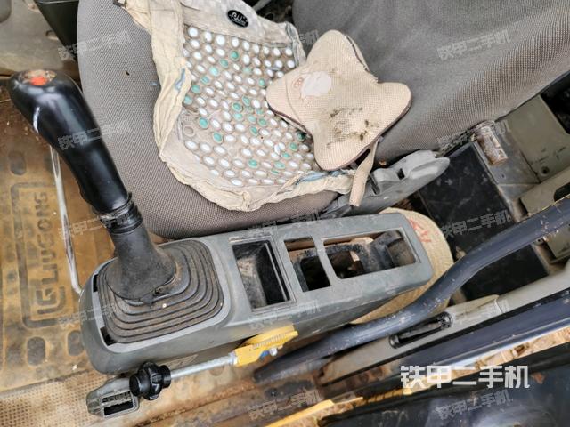 后窗玻璃角標（駕駛室部分）