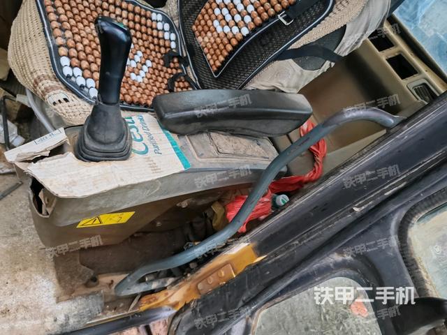 座椅右側(cè)控制臺(tái)/鑰匙門/油門/含右手柄（駕駛室部分）