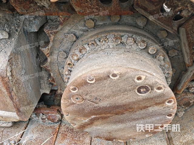 左驅(qū)動輪（行走機構(gòu)）