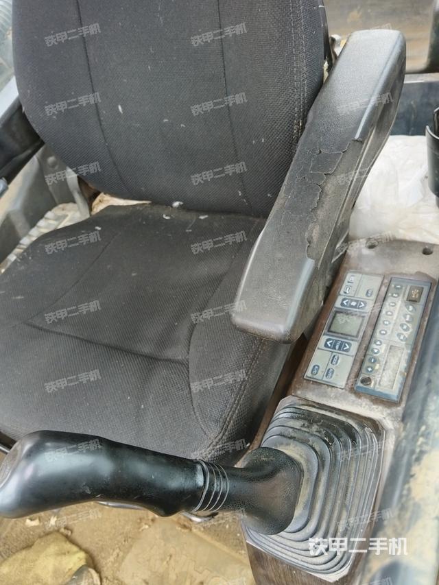 座椅左側(cè)控制臺(tái)/音響/含左手柄（駕駛室部分）