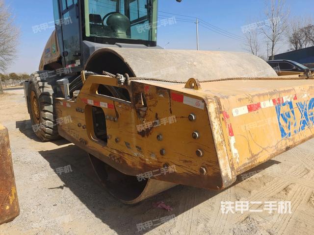 前車架正右側(cè)（壓路機前后車架）