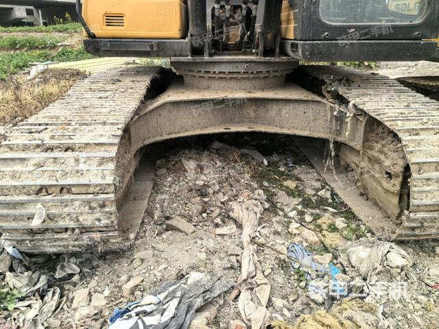 轉(zhuǎn)盤(pán)和下車(chē)架正前（工作和回轉(zhuǎn)裝置）