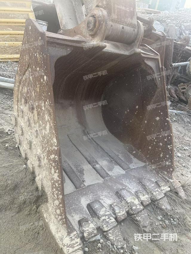 铲斗右后整体（工作和回转装置）