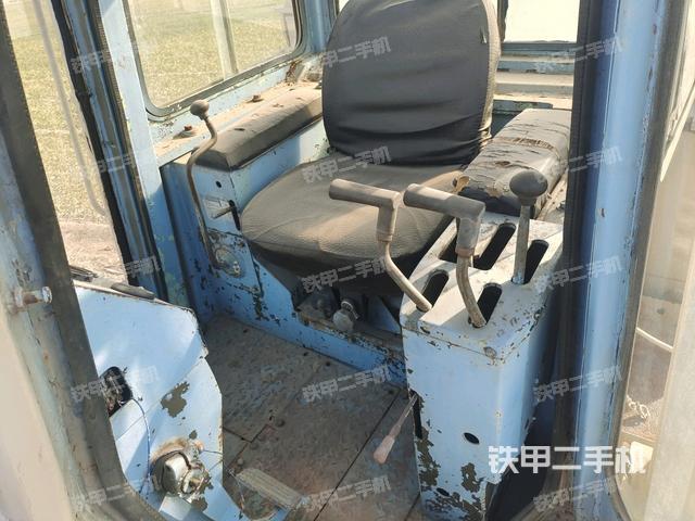 玻璃角標(biāo)（推土機(jī)駕駛室）