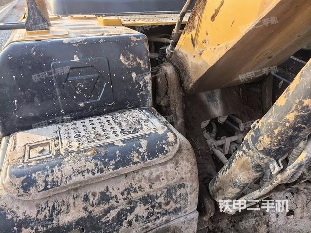 大臂根部?斜視(工作和回轉(zhuǎn)裝置) 大臂根部?斜視(工作和回轉(zhuǎn)裝置)