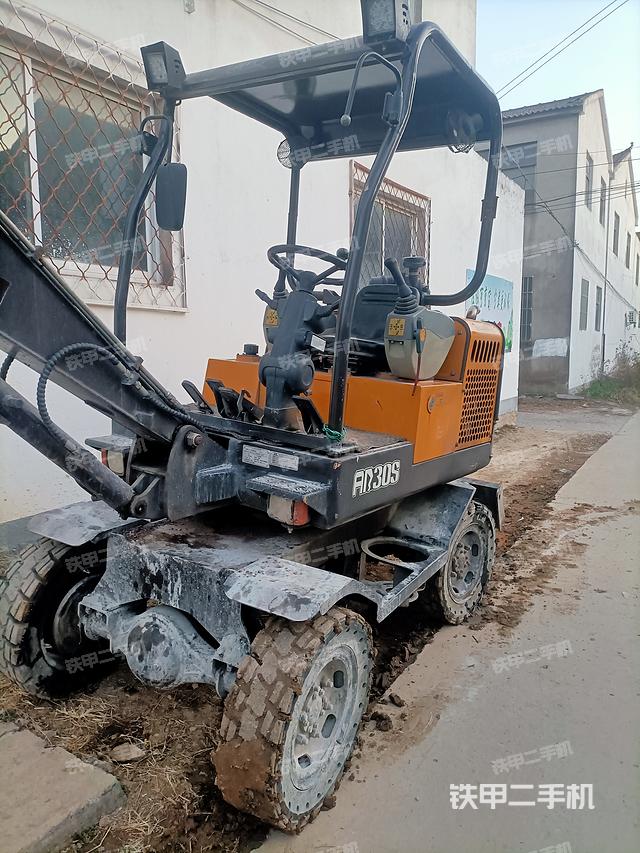 駕駛室頂部（整機(jī)外觀）