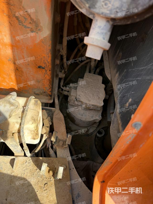 回轉馬達和主控閥（整機外觀）