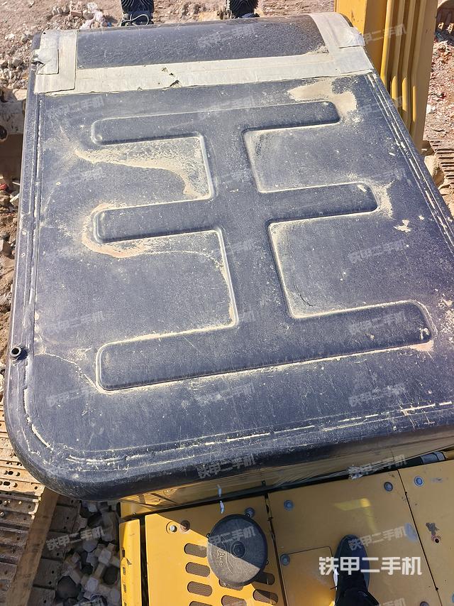 驾驶室顶部（整机外观）