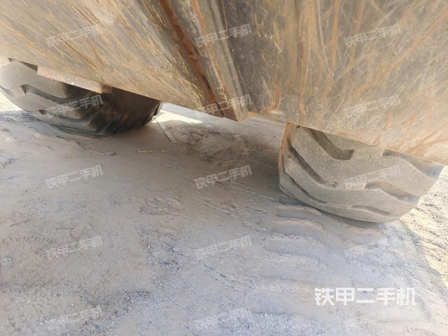 前輪左側(cè)減震塊連接及部件（壓路機前后車架）