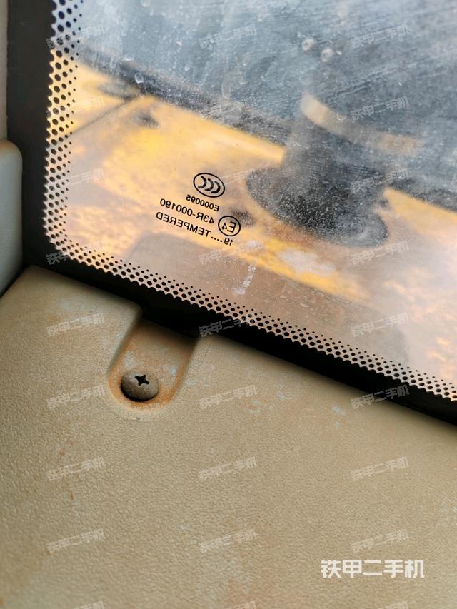 后窗玻璃角標(biāo)（駕駛室部分）