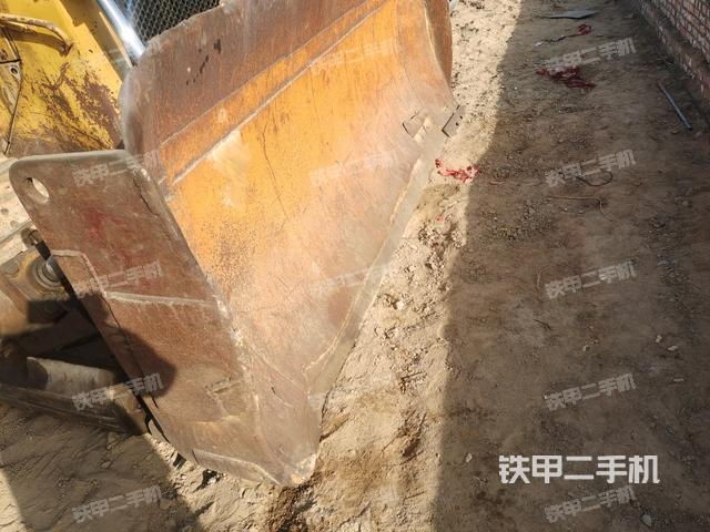 左引導(dǎo)輪(推土機(jī)底盤及工作裝置) 左引導(dǎo)輪(推土機(jī)底盤及工作裝置)