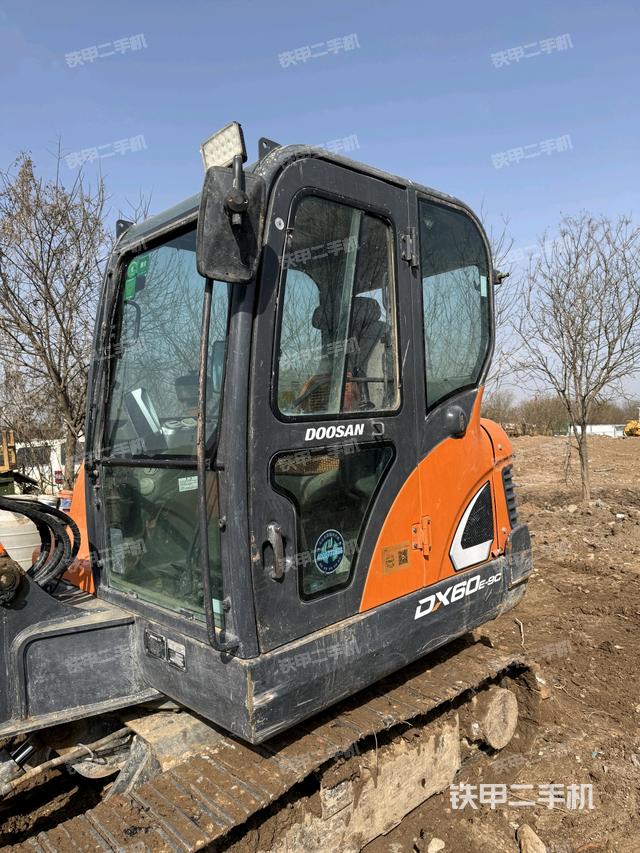 駕駛室整體（整機外觀）