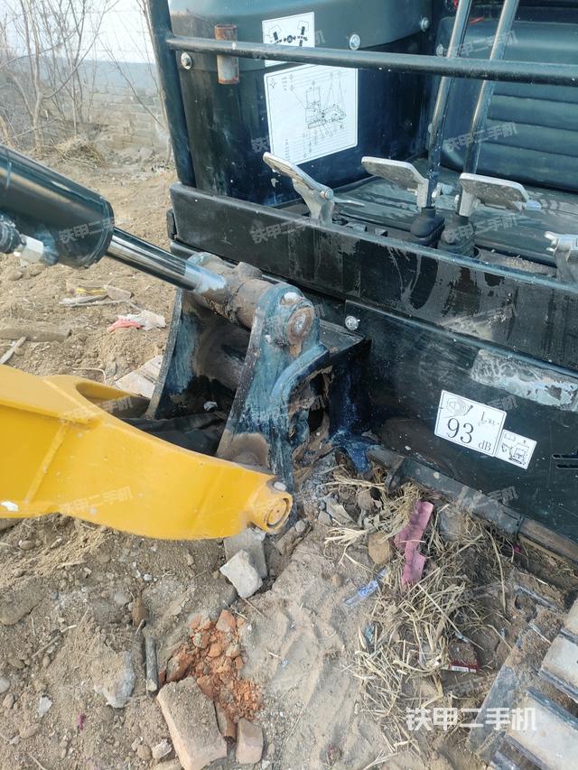 大臂根部?斜（工作和回轉(zhuǎn)裝置）