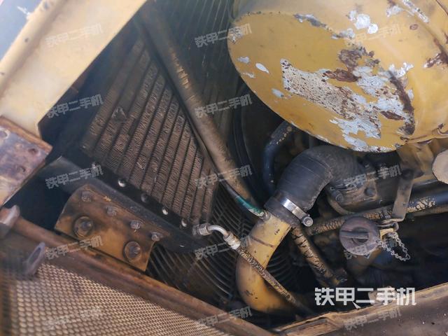 發(fā)動機(jī)右側(cè)全景(推土機(jī)發(fā)動機(jī)艙) 發(fā)動機(jī)右側(cè)全景(推土機(jī)發(fā)動機(jī)艙)